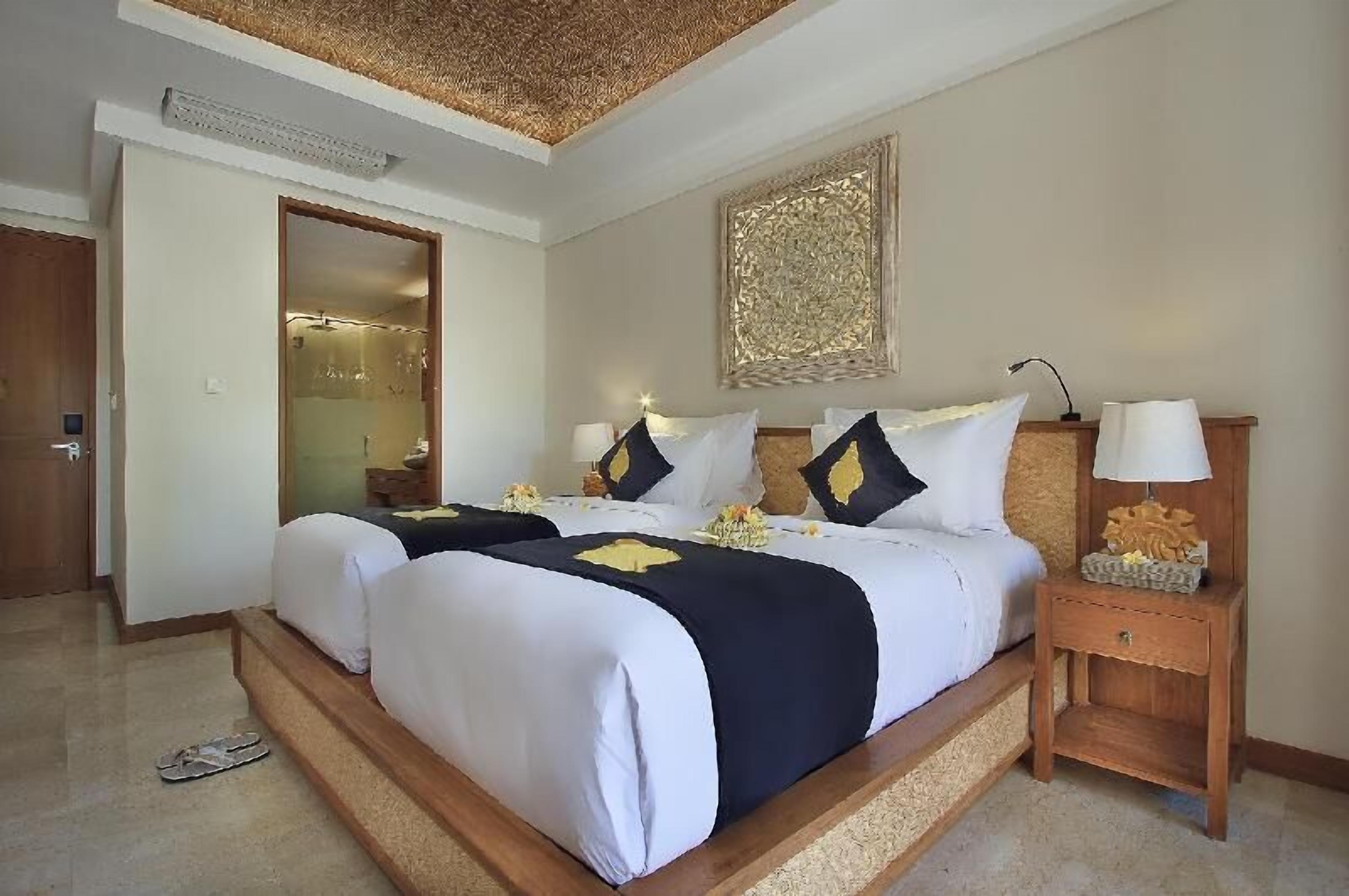 Minibar, in-room safe, desk, free WiFi