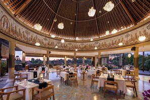 Breakfast, lunch, dinner served; local and international cuisine - The Sankara Suites & Villas (Ubud)