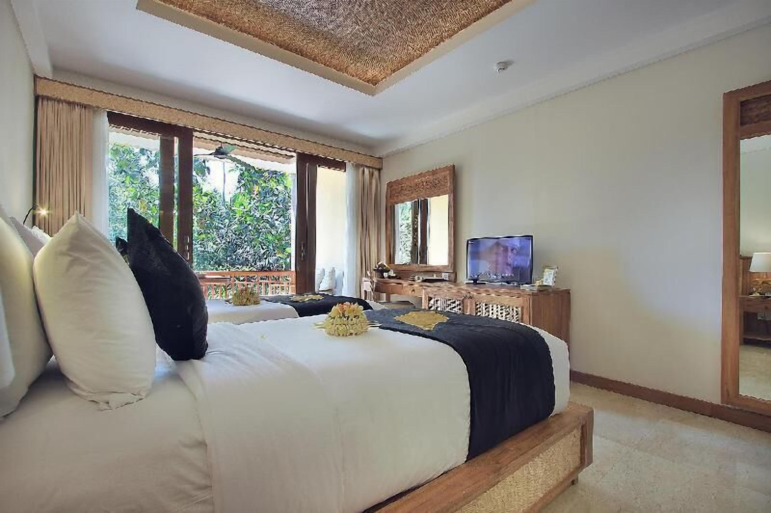 Minibar, safe på rommet, skrivebord og wi-fi (inkludert)