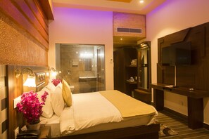 奢华客房, 1 张特大床, 无障碍, 城市景观 | 浴室 | 淋浴设施、免费洗浴用品