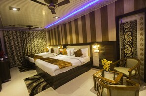 家庭四人房, 2 间卧室, 无障碍, 城市景观 | 高档床上用品、办公桌、隔音、免费 WiFi