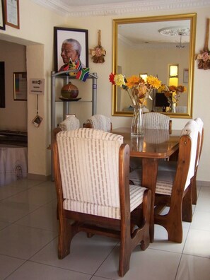 Free daily English breakfast