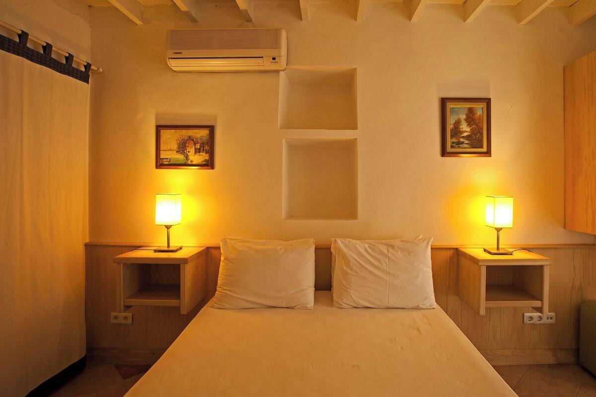 Habitación estándar con 1 cama doble o 2 individuales | Ropa de cama de alta calidad, minibar, caja fuerte y wifi gratis