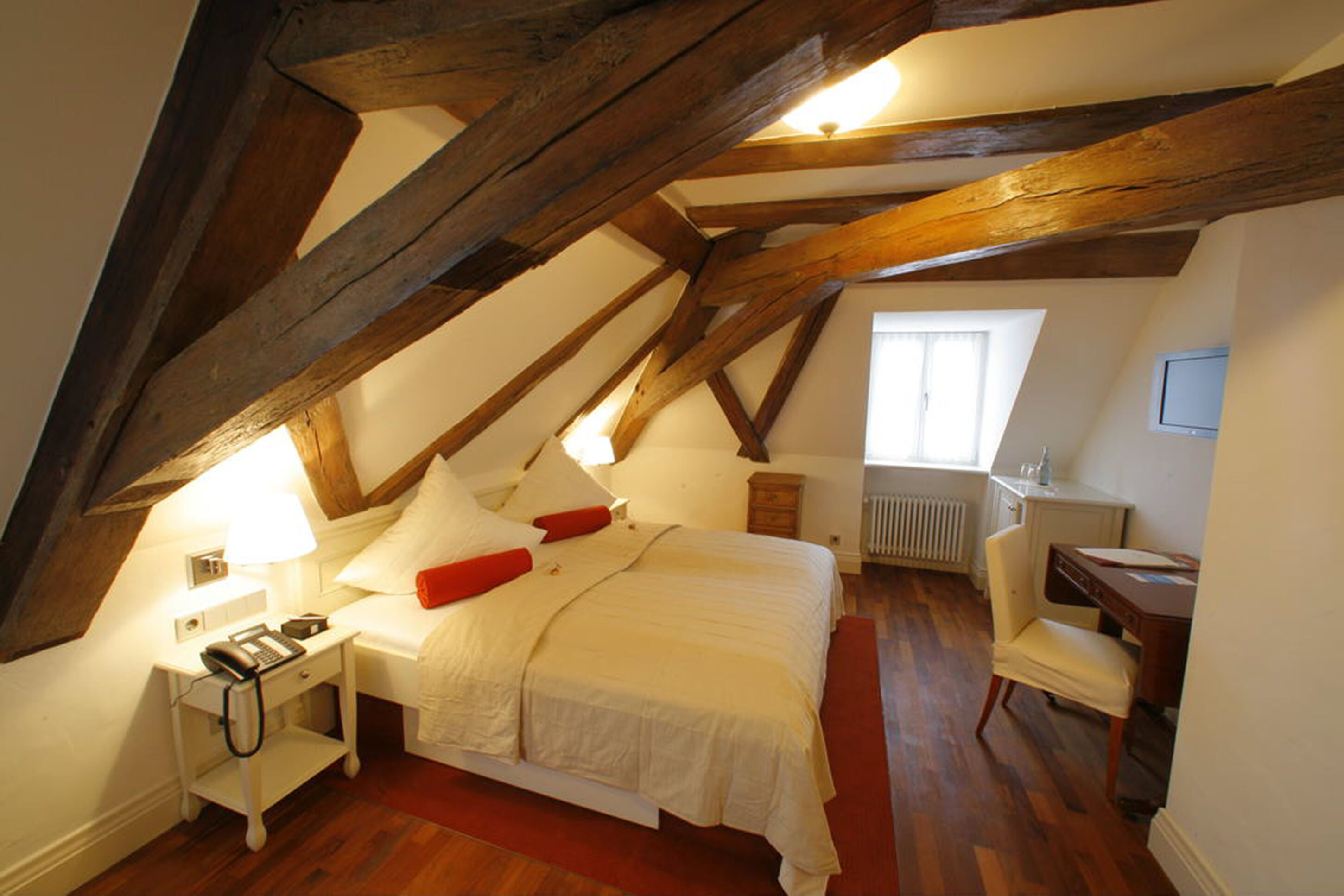 Quarto casal conforto (Würzburger Bau) | Frigobar, cofres nos quartos, cortinas blackout, quartos à prova de som
