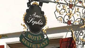 A hotel sign with "Bonne Sophie" and "HOTEL RESTAURANT" indicating a hotel and restaurant establishment.