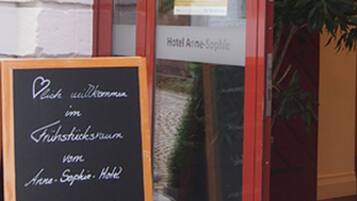 Tägliches inbegriffenes nach Wunsch zubereitetes Frühstück