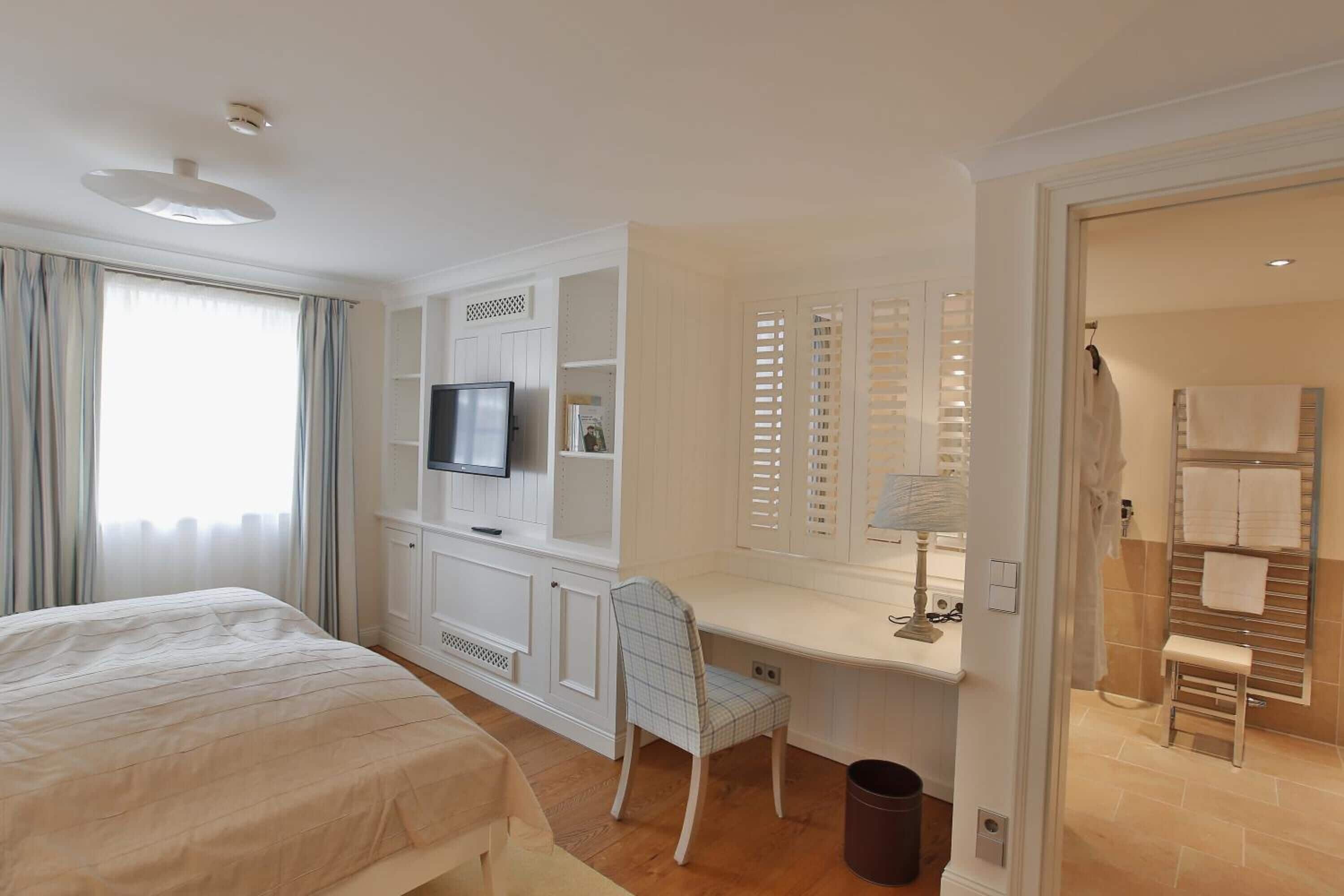 Deluxe-Doppelzimmer (Haus Komburg) | Minibar, Zimmersafe, Verdunkelungsvorhänge, schallisolierte Zimmer