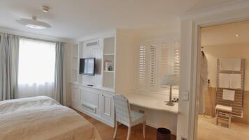 Deluxe-Doppelzimmer (Haus Komburg) | Minibar, Zimmersafe, Verdunkelungsvorhänge, schallisolierte Zimmer