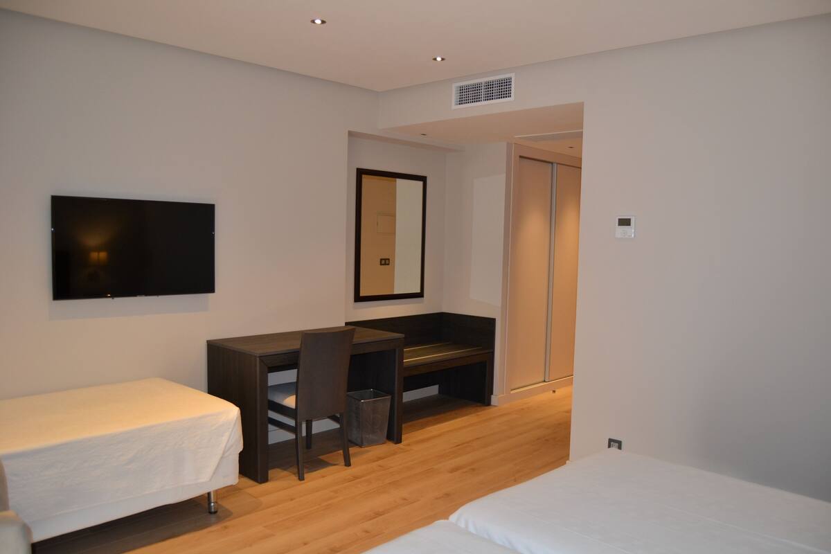 triple room | soundproofing, bed sheets