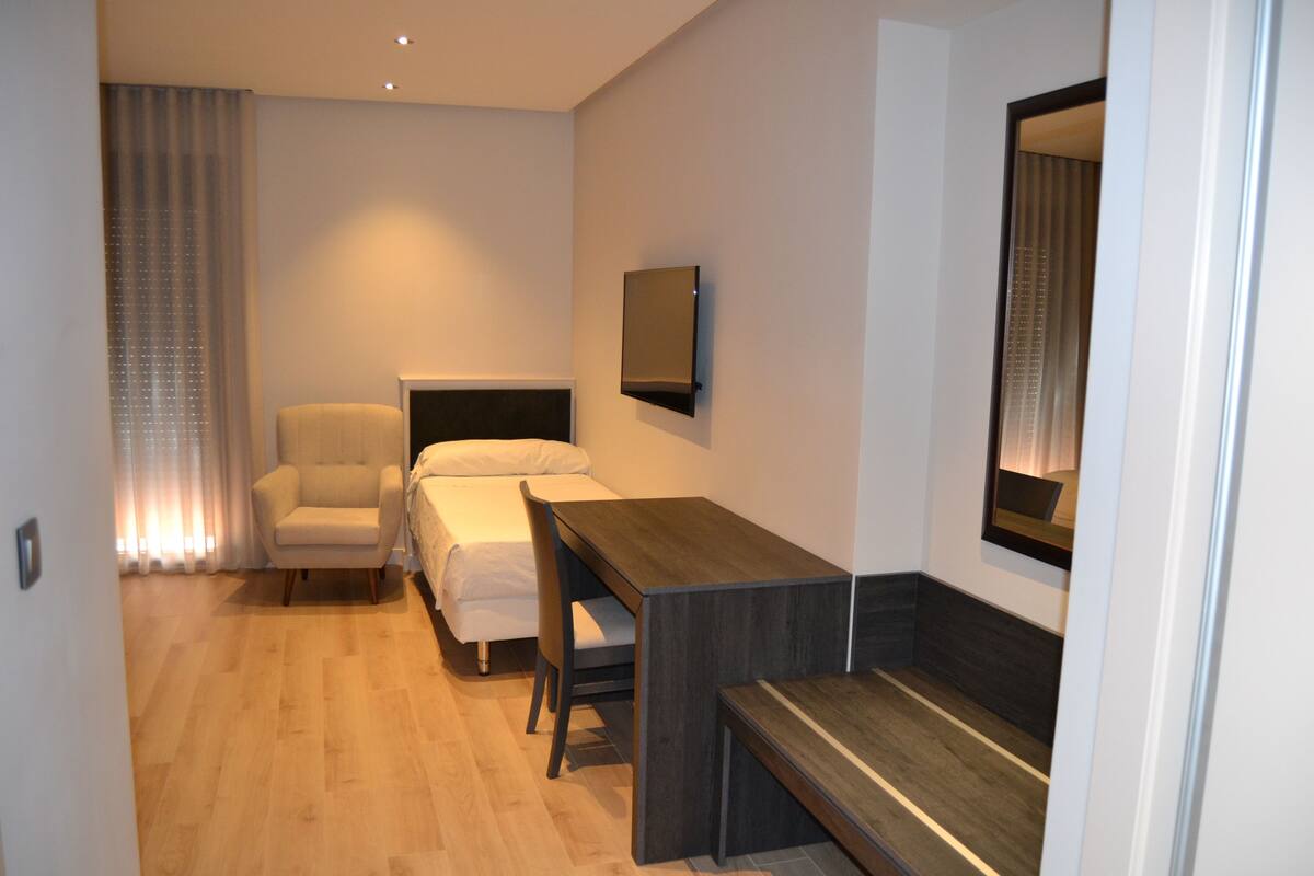 triple room | soundproofing, bed sheets