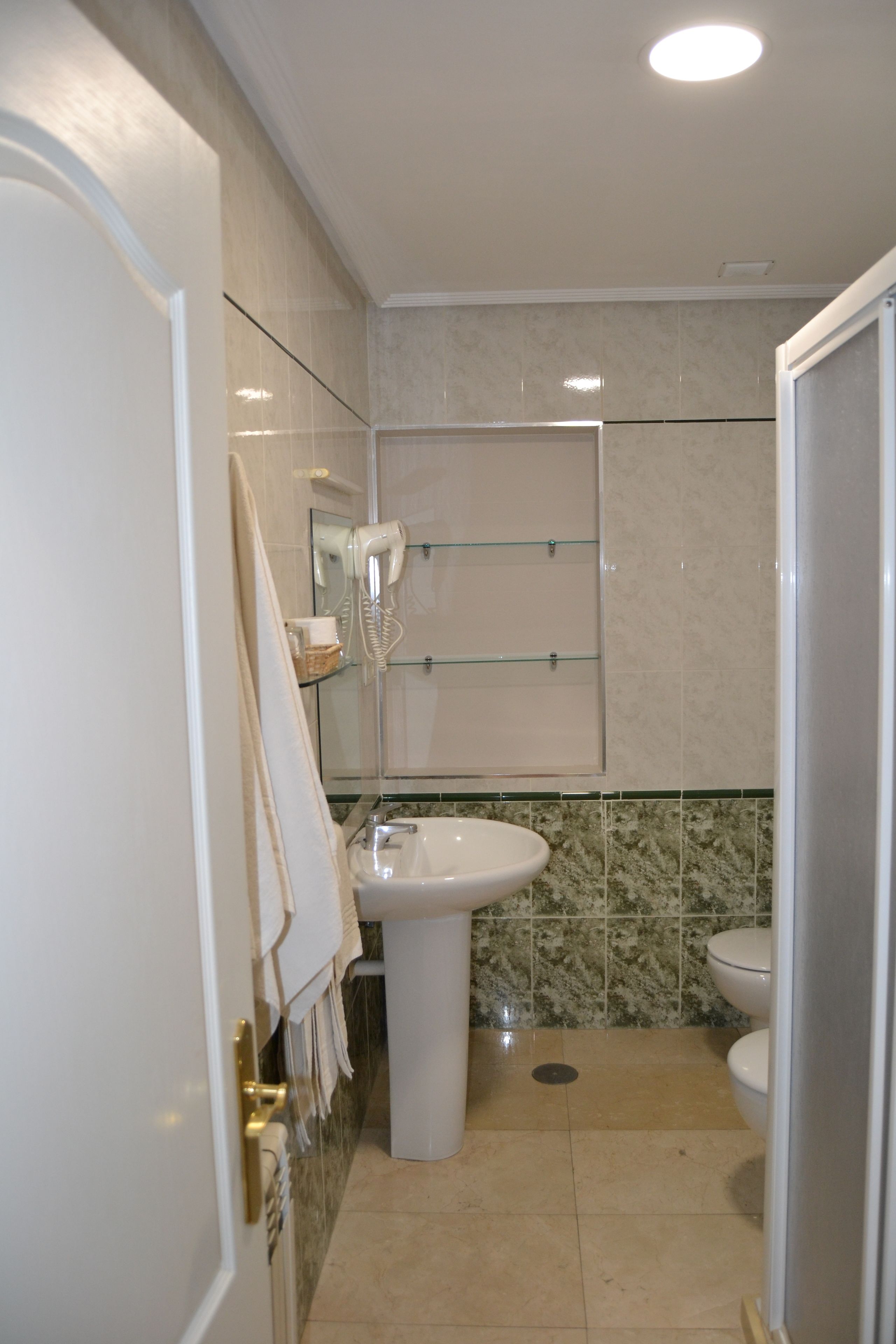 double room single use | bathroom | deep-soaking bathtub, free toiletries, hair dryer, towels