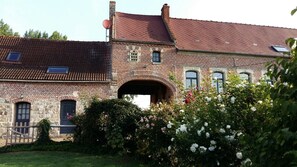 Front of property - La Rose Laitière (Saint-Martin-sur-Ecaillon)