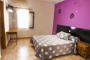 Free cots/infant beds, free WiFi