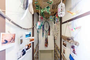 Interior detail - Guesthouse Asobi Factory - Hostel (Fujikawaguchiko)