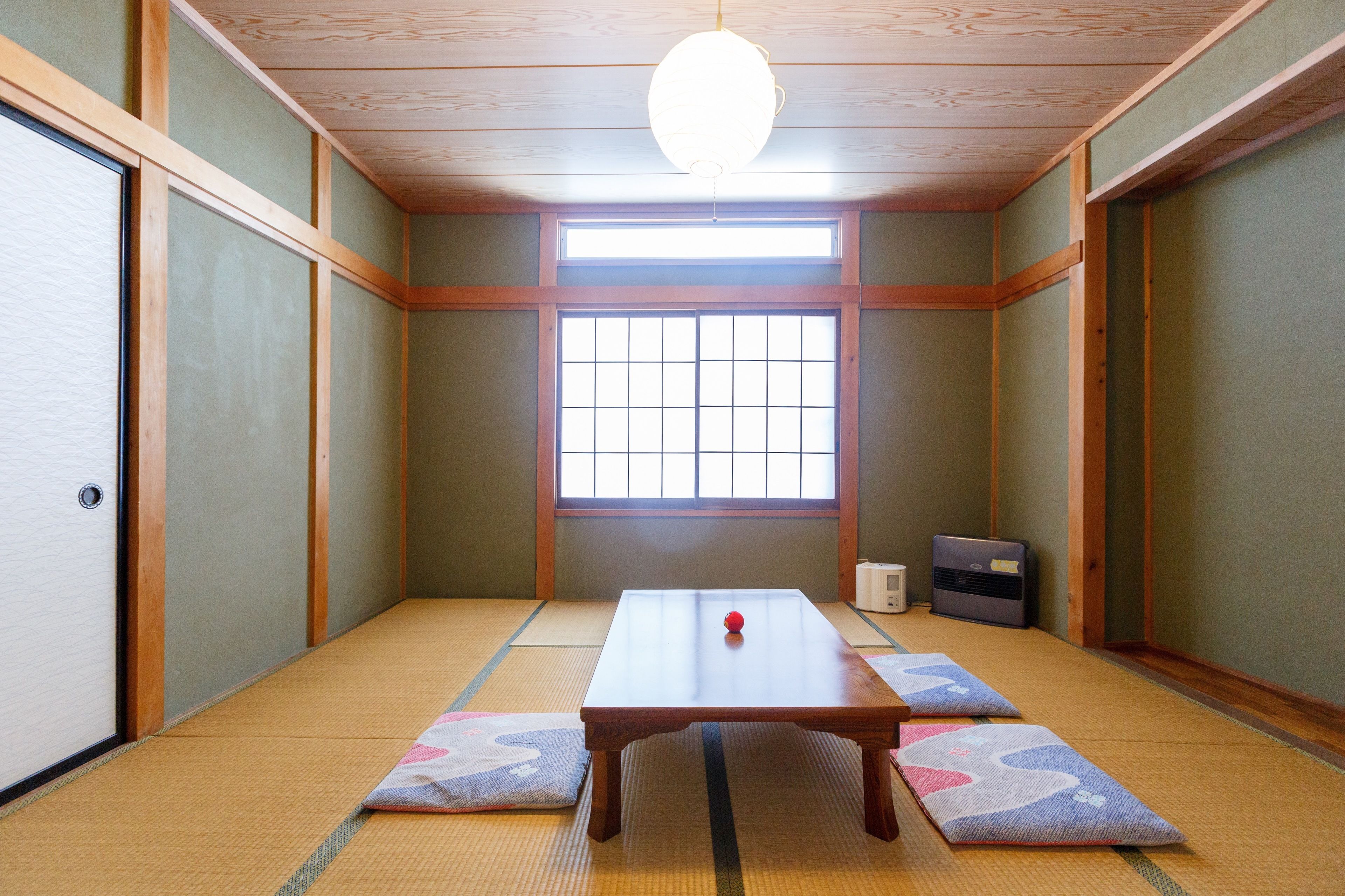 In-room safe, free WiFi, bed sheets