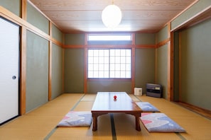 In-room safe, free WiFi, bed sheets