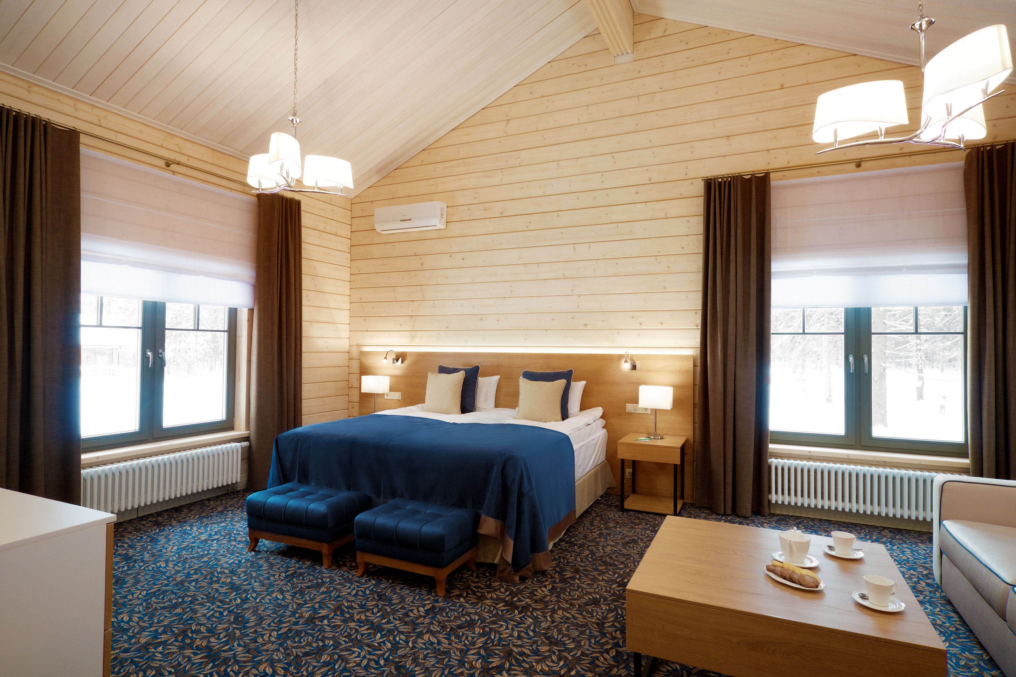 华丽复式 | 高档床上用品、迷你吧、客房内保险箱、办公桌