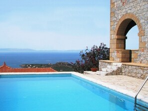 Luxury-Villa, 2 Schlafzimmer, eigener Pool, Meerblick | Terrasse/Patio