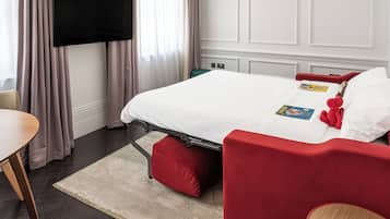 Family Apartment | Premium bedding, in-room safe, laptop workspace, blackout drapes