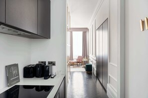 Large Studio Apartment | Premium bedding, in-room safe, laptop workspace, blackout curtains