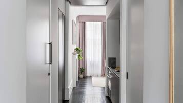 Premium bedding, in-room safe, laptop workspace, blackout drapes
