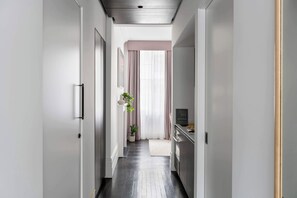 Premium bedding, in-room safe, laptop workspace, blackout curtains