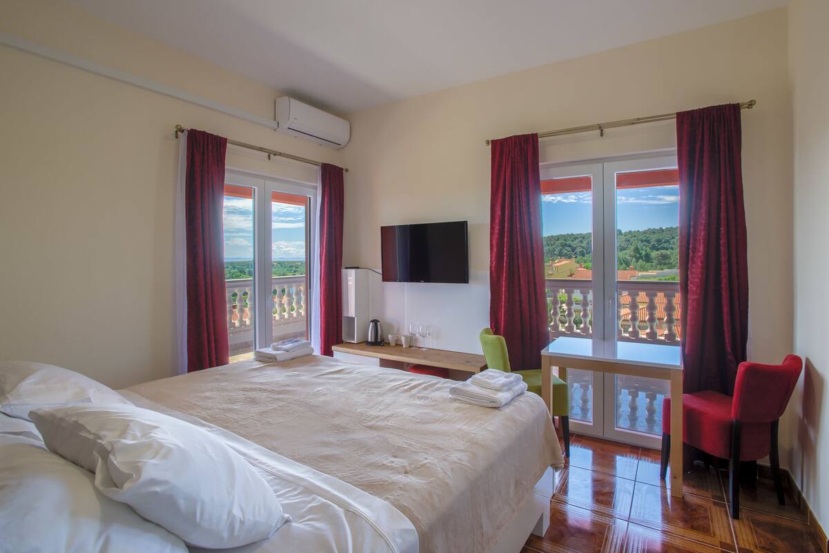 In-room safe, desk, soundproofing, iron/ironing board