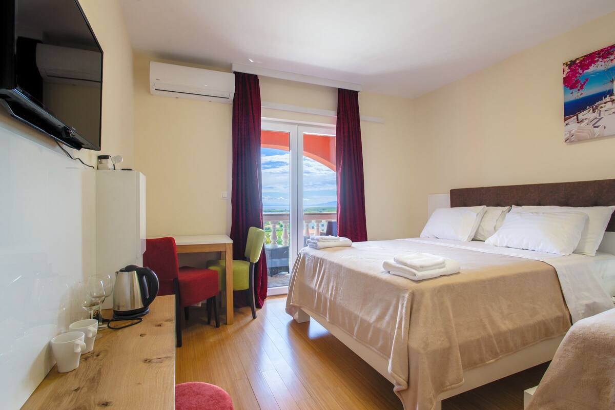 In-room safe, desk, soundproofing, iron/ironing board