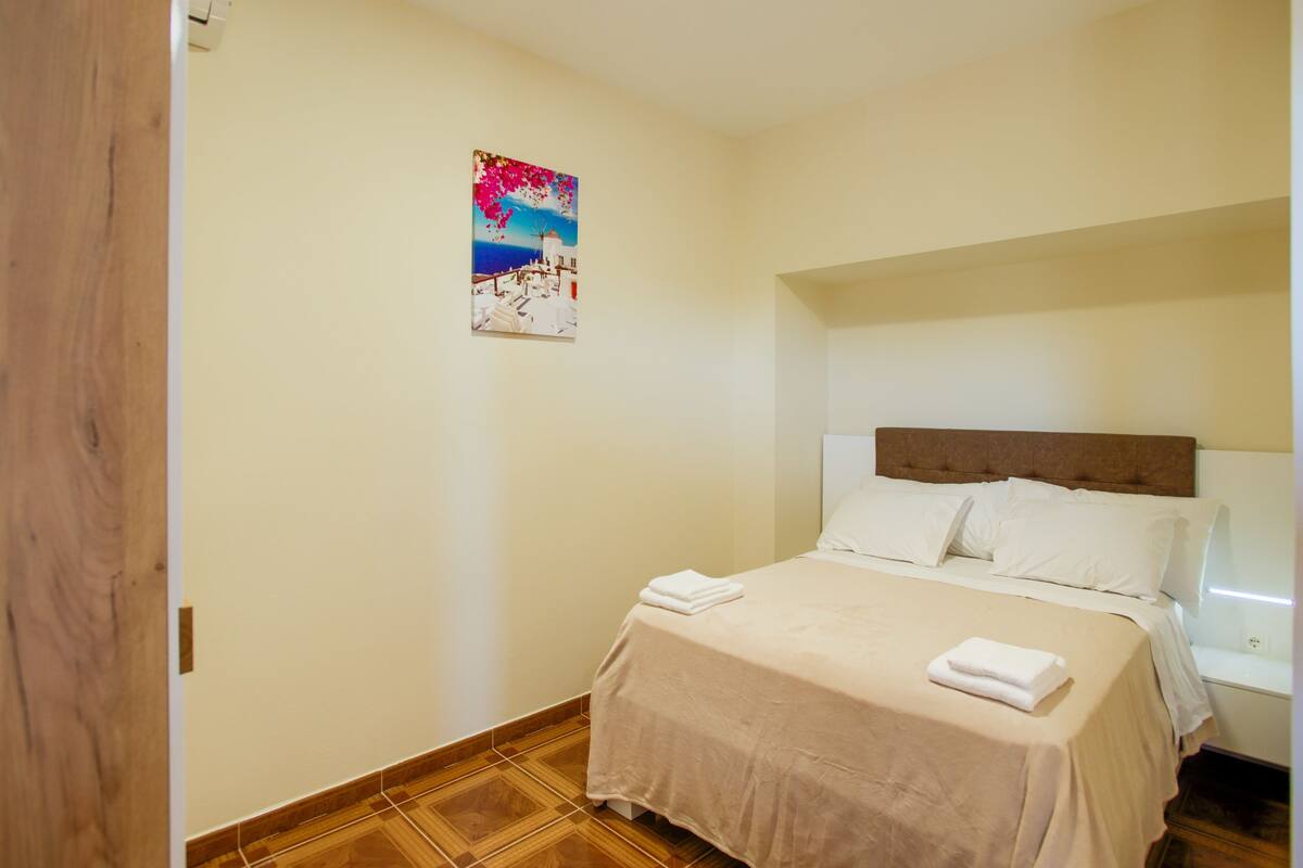 In-room safe, desk, soundproofing, iron/ironing board