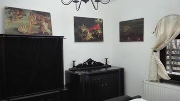 1 bedroom, minibar, desk, soundproofing