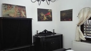 1 soverom, minibar, skrivebord og lydisolert