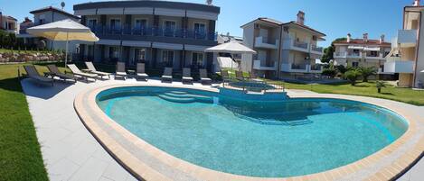 Seasonal outdoor pool, pool umbrellas, sun loungers