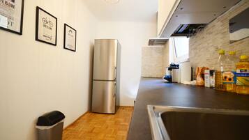 Premium-Apartment, 3 Schlafzimmer, eigenes Bad | Eigene Küche | Kühlschrank, Ofen, Herdplatte, Geschirrspüler