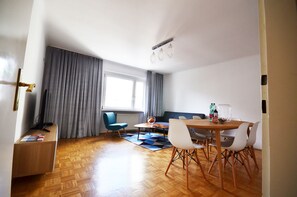 Premium Apartment, 3 Bedrooms, Private Bathroom | Living room