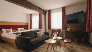 Habitación doble superior | Ropa de cama de alta calidad, edredones de plumas, caja fuerte