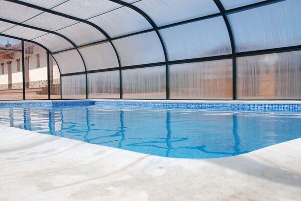 สระว่ายน้ำในร่ม