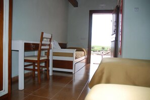 1 ห้องนอน, โต๊ะทำงาน, เตารีด/โต๊ะรีดผ้า, เปล/เตียงเด็กอ่อน (ฟรี)