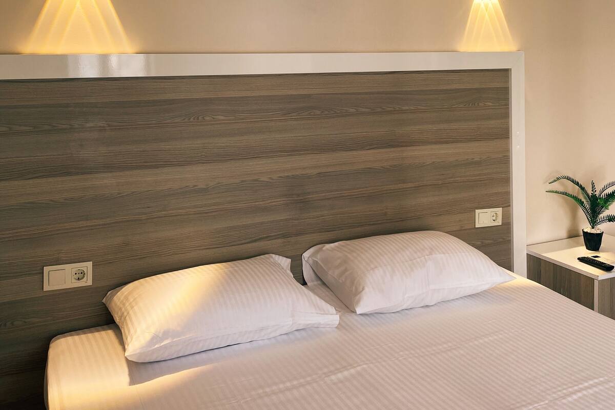 Deluxe Room, Pool View