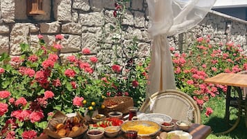 Free daily on-the-go breakfast