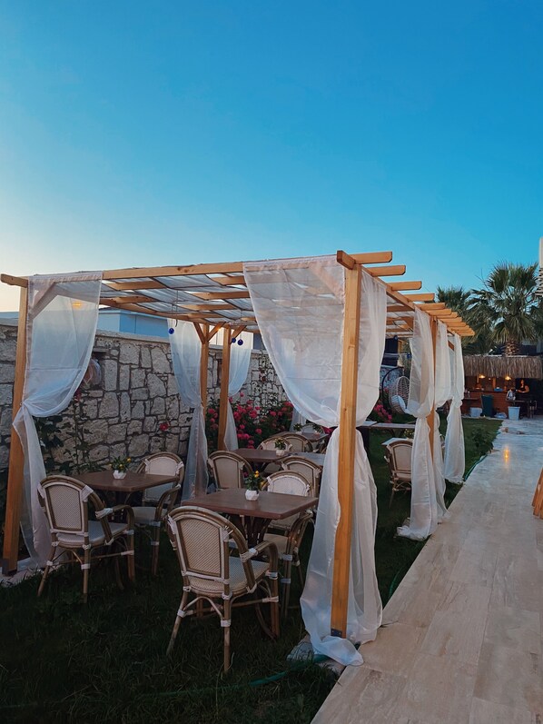 Outdoor dining - Limon Butik Otel (Çeşme)