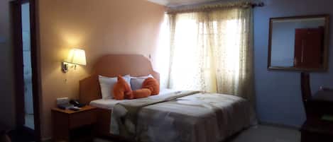 皇家客房, 无烟房 | 办公桌、免费 WiFi、床单