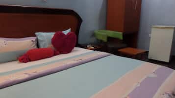 Habitación estándar, 1 cama matrimonial | Escritorio, wifi gratis y ropa de cama