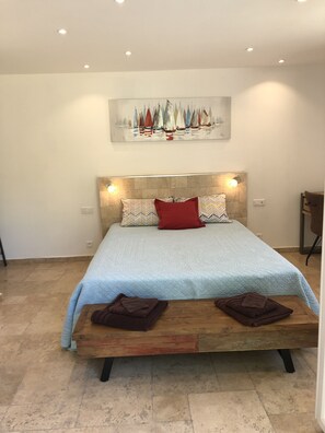 1 habitación, minibar, wifi gratis y ropa de cama 