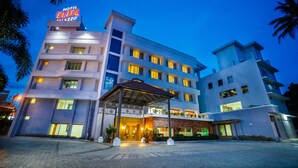 A multi-story hotel with a prominent sign reading "Hotel Elite". - Elite Palazzo (Aluva)