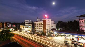 Fassade der Unterkunft – Abend/Nacht