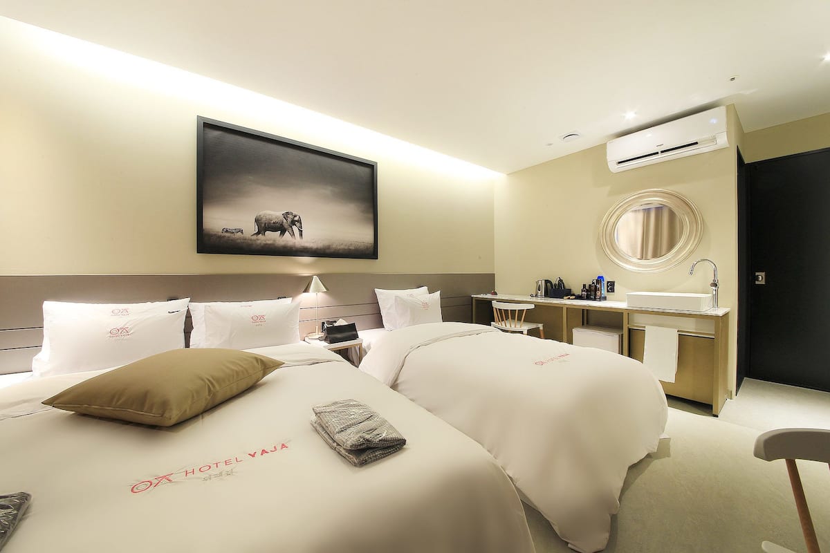 VIP Business | 办公桌、熨斗/熨衣板、免费 WiFi