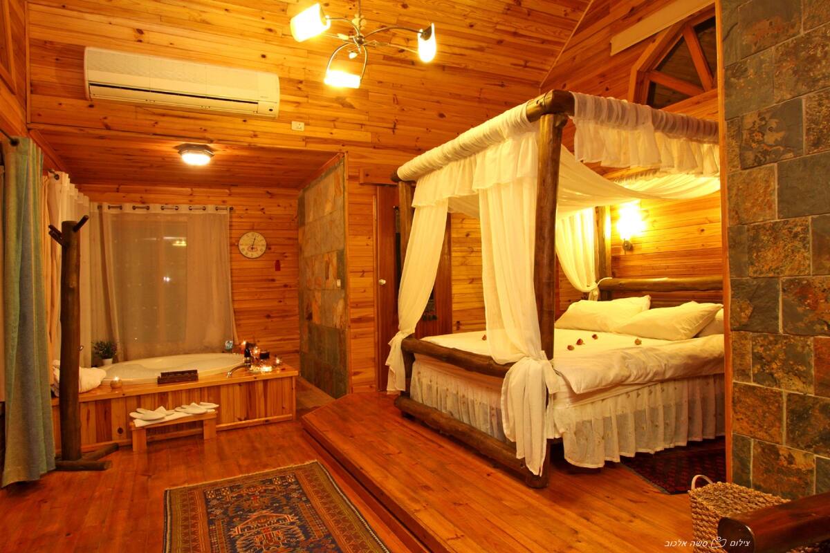Baita Deluxe, 1 letto king, piscina privata | Una scrivania, tende oscuranti, ferro/asse da stiro, Wi-Fi gratuito