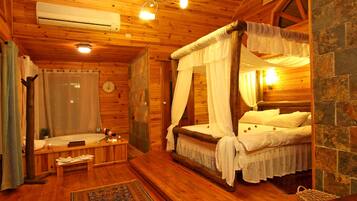 Deluxe Cabin, 1 King Bed, Private Pool | Desk, blackout curtains, iron/ironing board, free WiFi