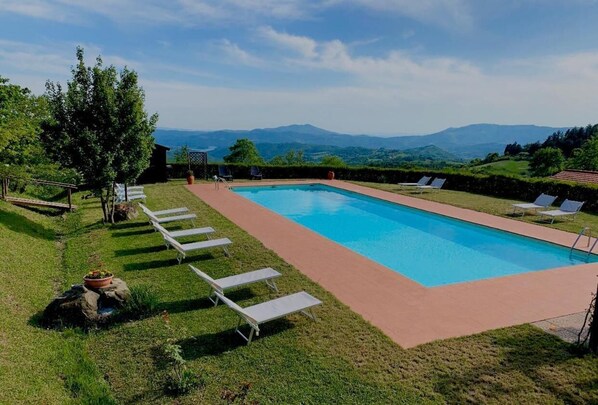 Seasonal outdoor pool, pool umbrellas, pool loungers - Podere Belvedere (Barberino di Mugello)