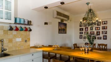 Family Villa, 3 Bedrooms | In-room dining